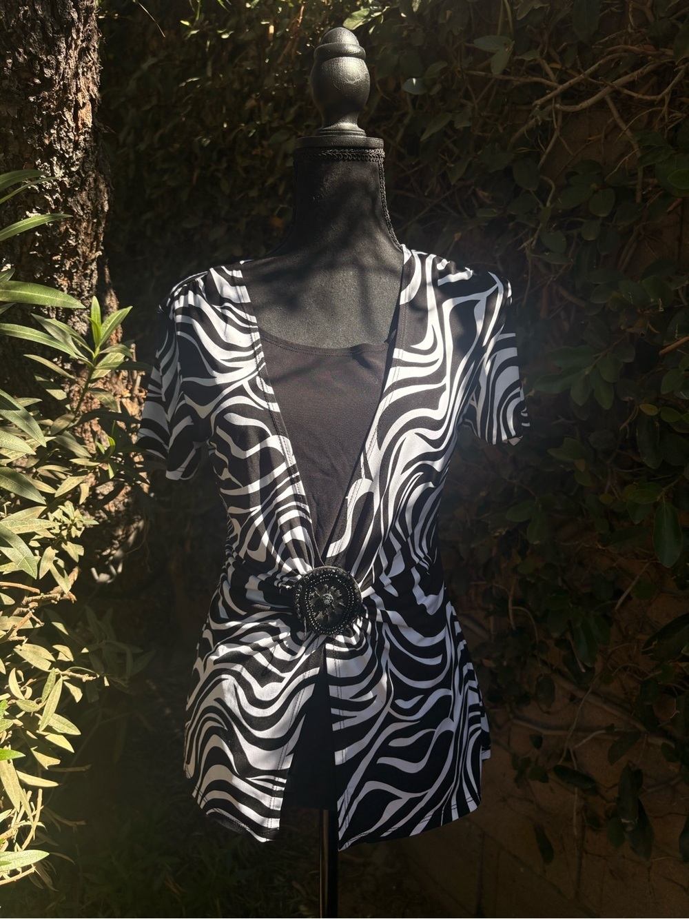 Notations Black & White Swirl Cinch Front Blouse